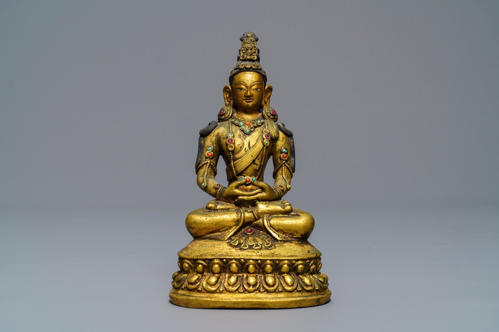 Une figure d'Amitayus en bronze dor&eacute; incrust&eacute;, Sino-Mongolie, 18/19&egrave;me