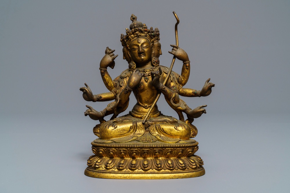 A Sino-Tibetan inlaid gilt bronze figure of Ushnishavijaya, 17/18th C.