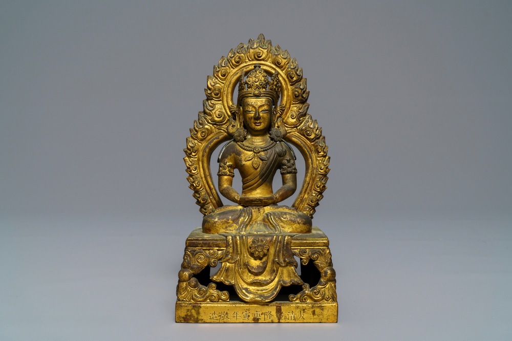 Une figure d'Amitayus en bronze dor&eacute; dat&eacute;e 1770, Sino-Tibet, Qianlong