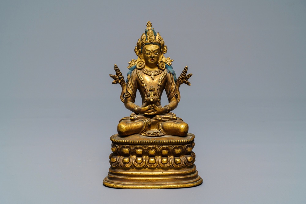 Une figure d'Amitayus en bronze dor&eacute;, Chine, 17/18&egrave;me