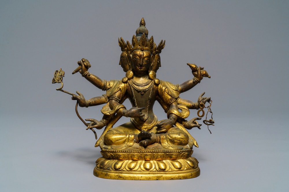 Une figure d'Ushnishavijaya en bronze dor&eacute; incrust&eacute;, Sino-Tibet, 18&egrave;me