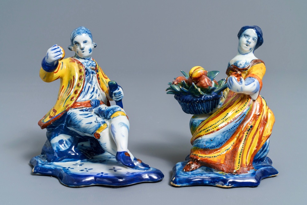 Une paire de figures all&eacute;goriques en fa&iuml;ence de Delft polychrome, 18&egrave;me