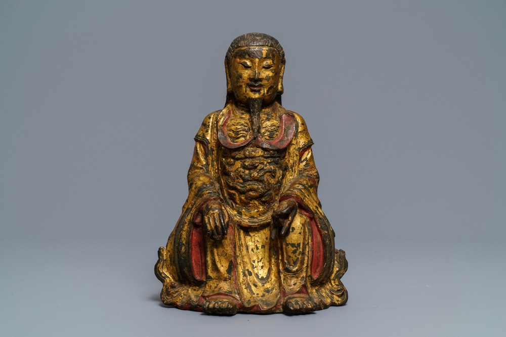 Une figure de Zhenwu en bronze dor&eacute; et laqu&eacute;, Chine, Ming