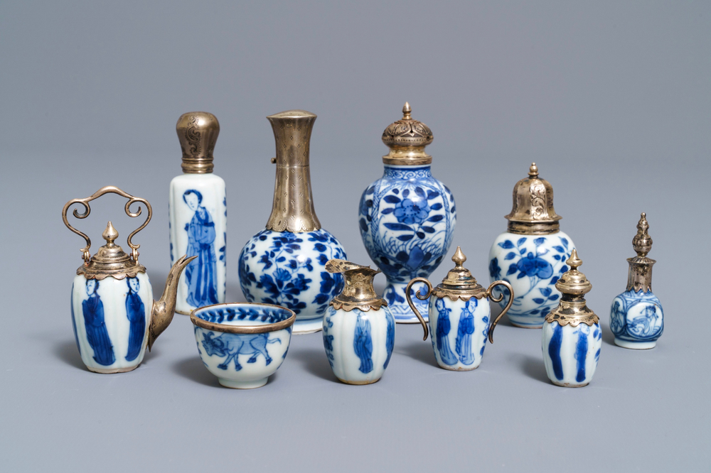 Tien Chinese blauwwitte miniatuur vaasjes met zilveren montuur, Kangxi