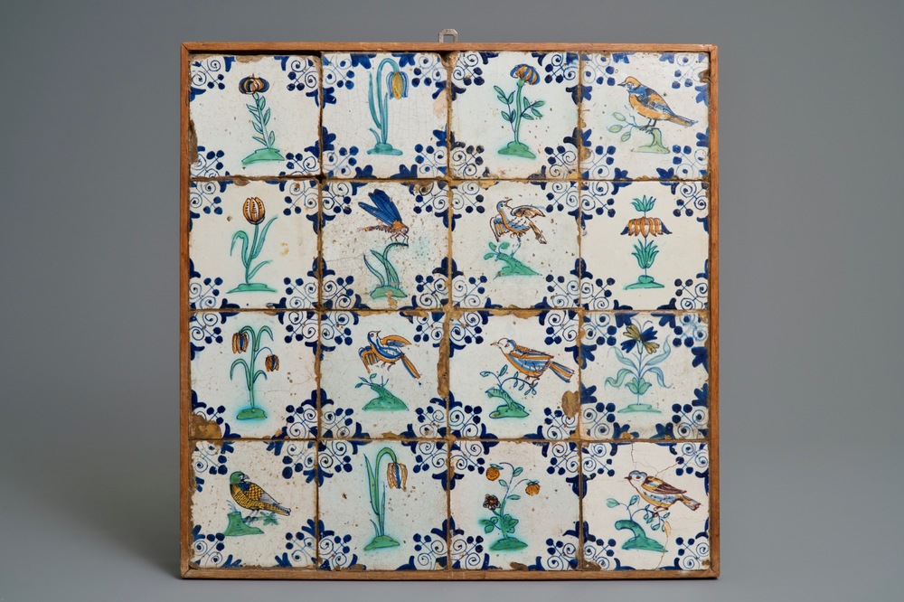 Zestien polychrome Delftse tegels met vogels en bloemen, Gouda, 17e eeuw