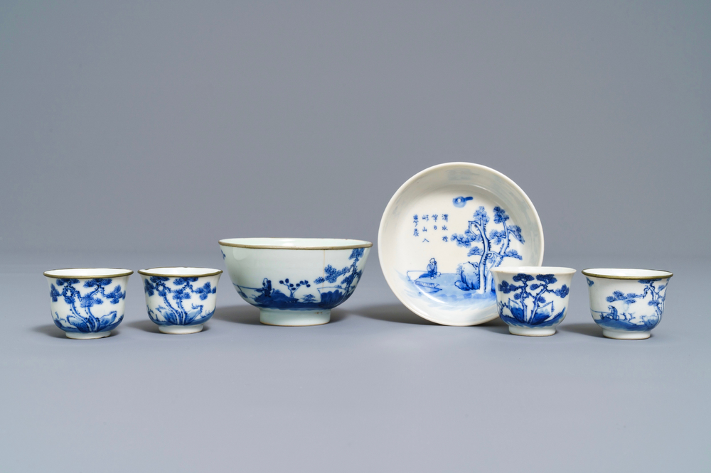 Een collectie divers Chinees 'Bleu de Hue' porselein voor de Vietnamese markt, 19e eeuw