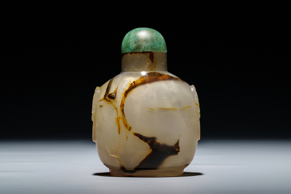 A Chinese agate snuff bottle, 18/19th C.