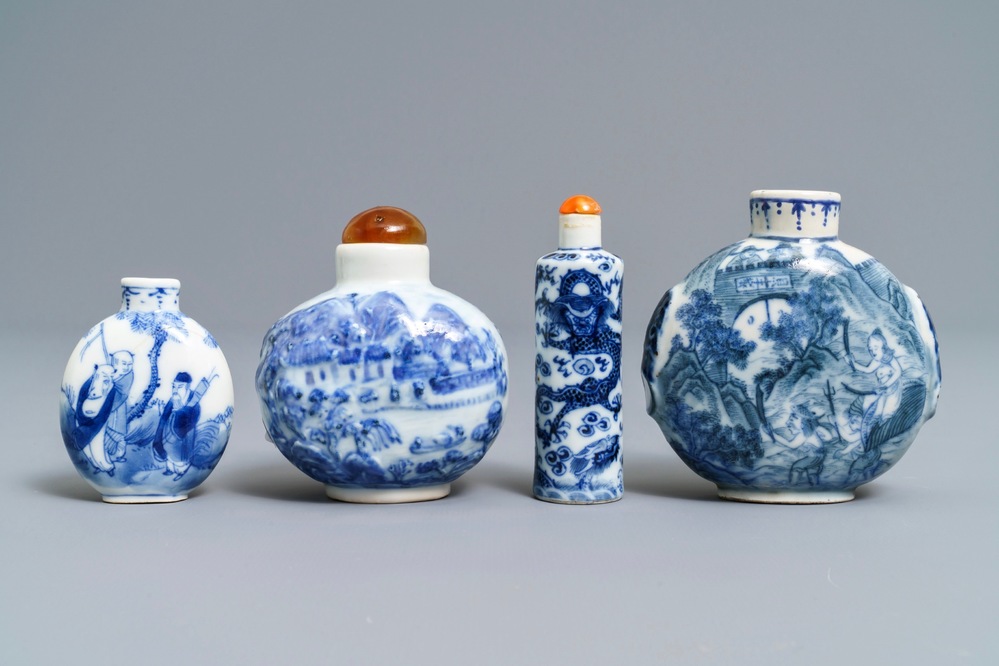 Quatre tabati&egrave;res en porcelaine de Chine bleu et blanc, 19/20&egrave;me