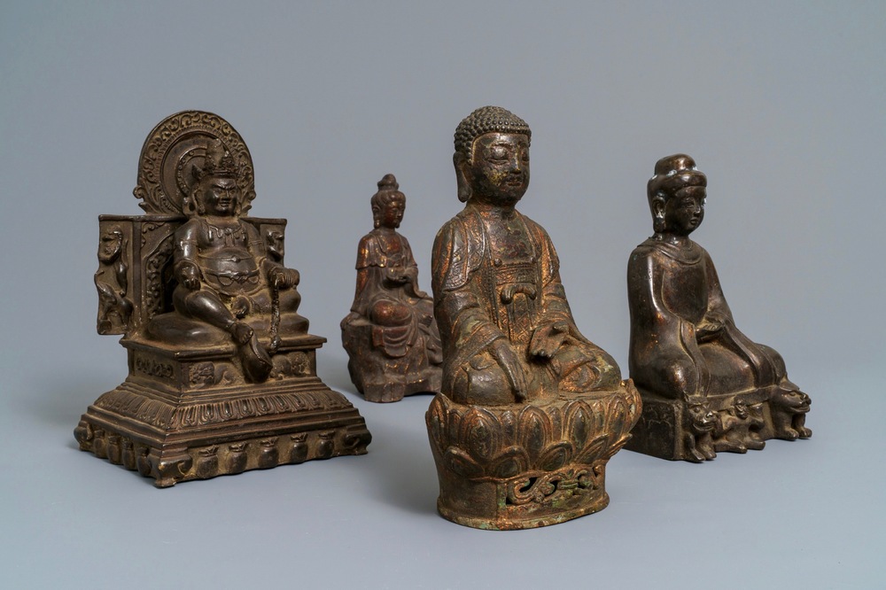 Four bronze figures of Buddha in various poses, China, Japan and Korea,  18/19th C. - Rob Michiels Auctions