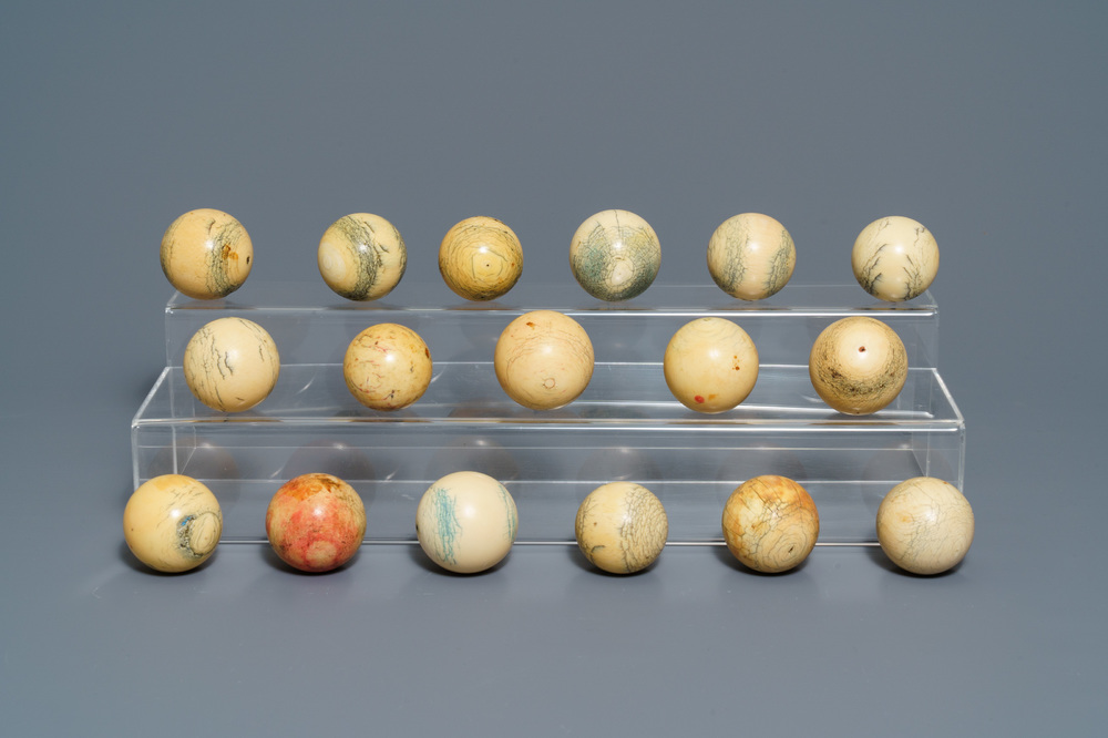 Seventeen ivory billiard balls, 19th C.