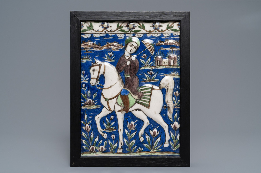 Un carreau rectangulaire &agrave; d&eacute;cor d'un prince sur cheval, art qajar, Iran, 19&egrave;me