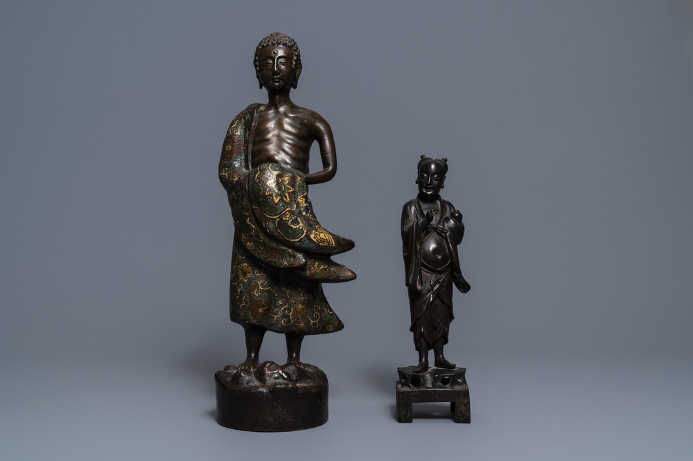 Deux grandes figures d'un immortel et d'un Arhat en bronze, Chine et Japon, 18/19&egrave;me