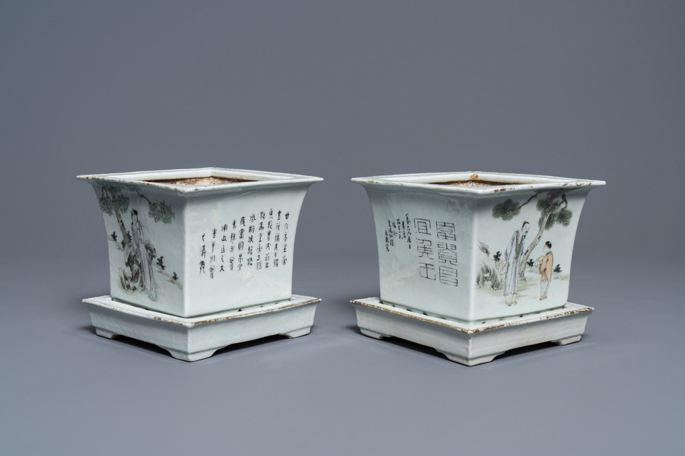 A pair of square Chinese qianjiang cai jardini&egrave;res on stands, 19/20th C.