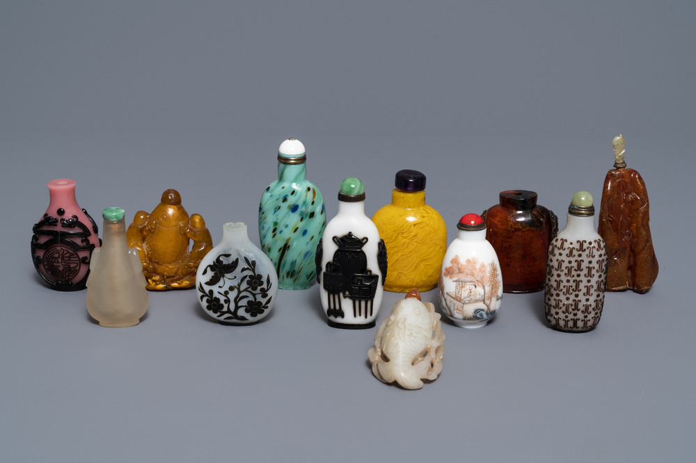 Twelve various Chinese snuff bottles, 20th C.