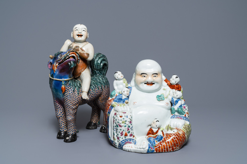 Une figure de Bouddha et une d'un gar&ccedil;on sur un kylin en porcelaine de Chine famille rose, 19&egrave;me