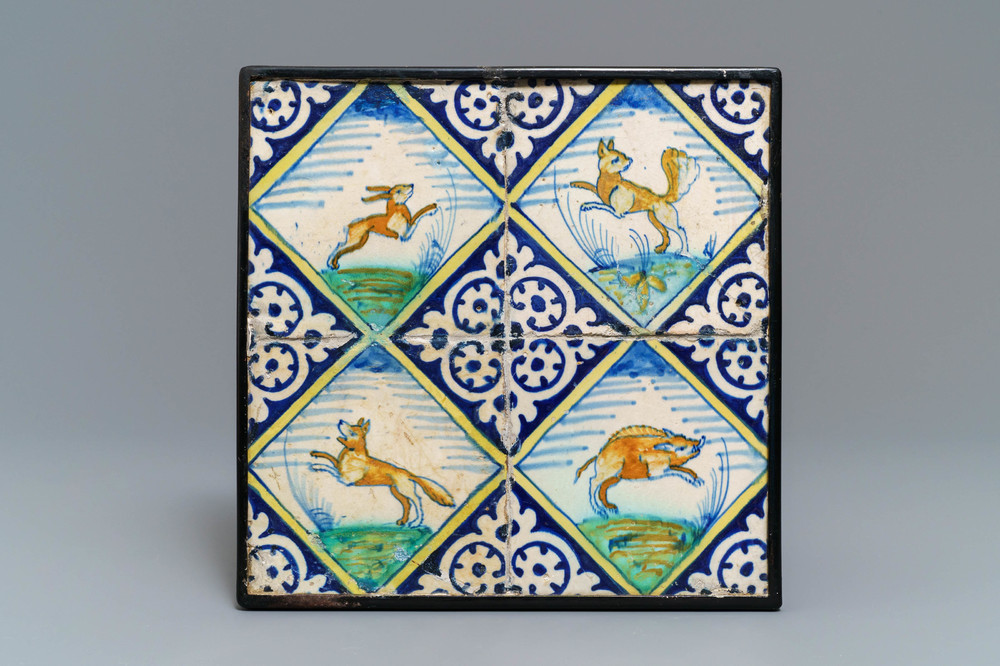 Vier polychrome Delftse kwadraattegels met een konijn, een vos en een zwijn, ca. 1600