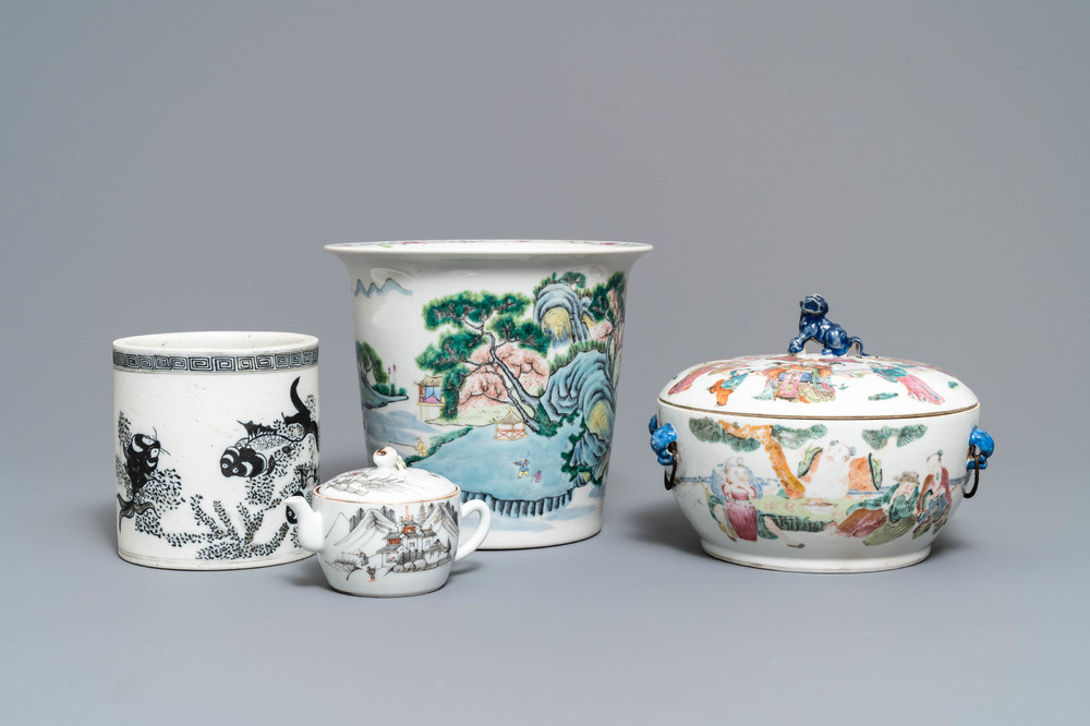 Four pieces of Chinese famille rose and grisaille porcelain, 19/20th C.