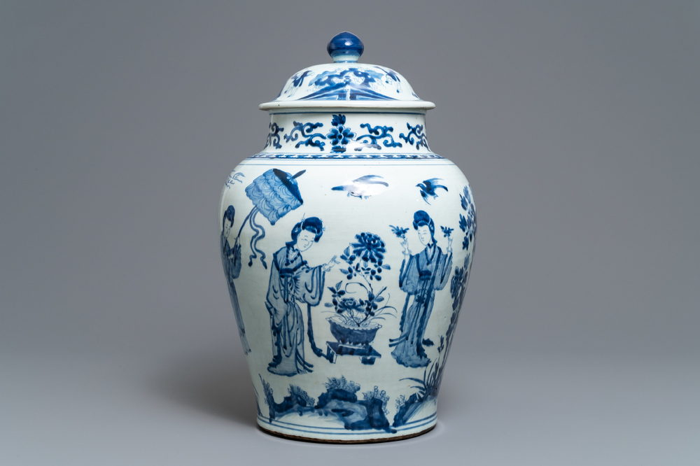 A large Chinese blue and white vase and cover, Kangxi