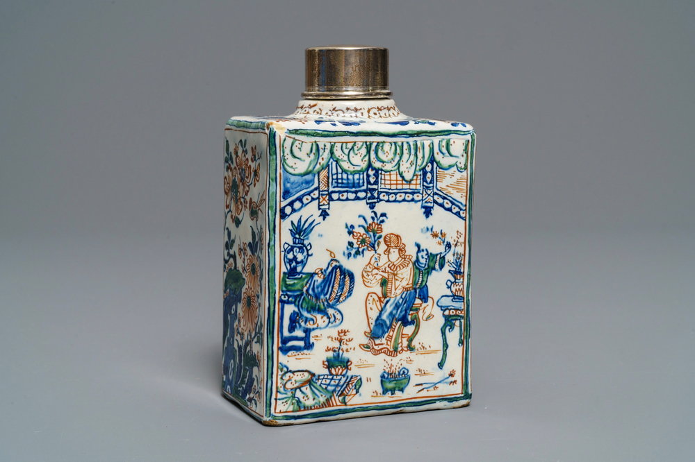 Une bo&icirc;te &agrave; th&eacute; en fa&iuml;ence de Delft en palette cachemire &agrave; d&eacute;cor de chinoiserie, 17/18&egrave;me