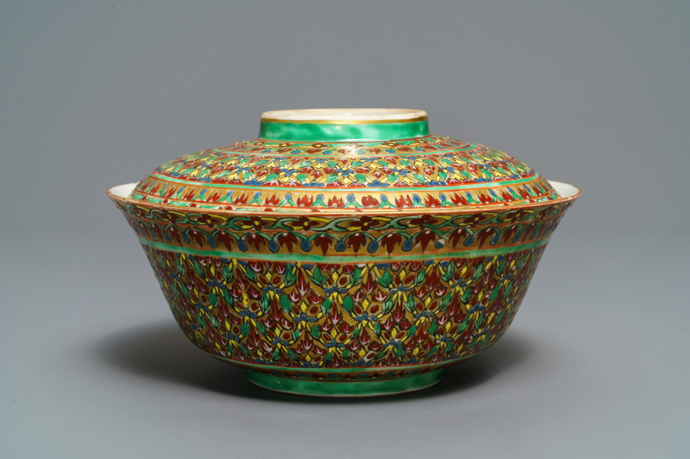 A large Chinese Thai market 'Bencharong' bowl and cover, 19th C.