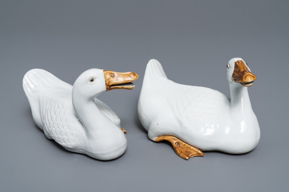 A pair of Chinese blanc de Chine models of geese, Republic, 20th C.