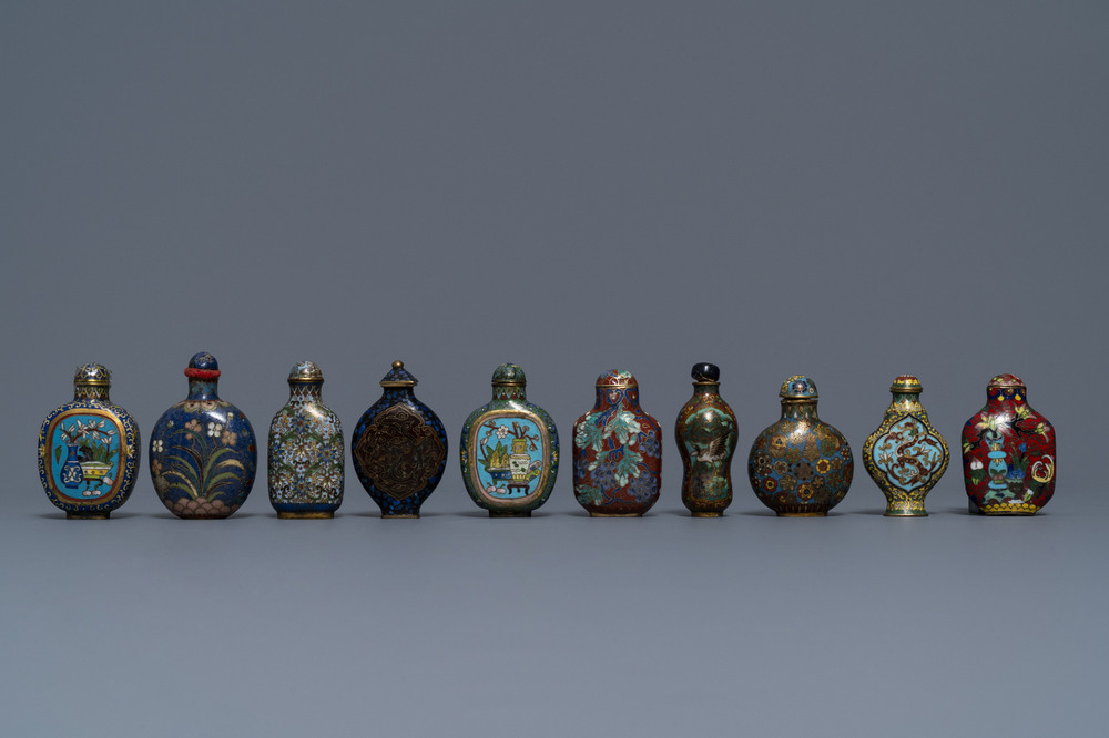 Ten Chinese cloisonn&eacute; snuff bottles, 19/20th C.