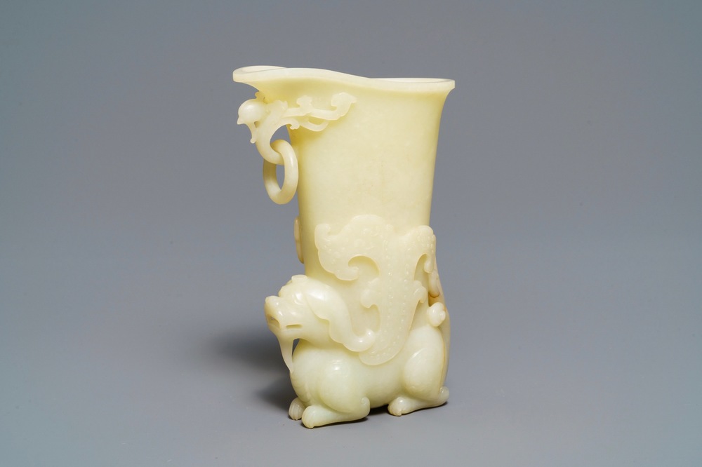 A Chinese yellow jade rhyton cup, 19/20th C.