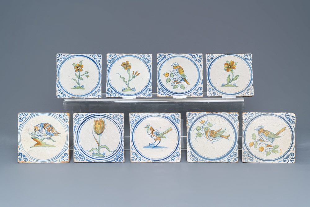 Neuf carreaux en fa&iuml;ence polychrome de Delft aux d&eacute;cors de fleurs et d'oiseaux, 17&egrave;me