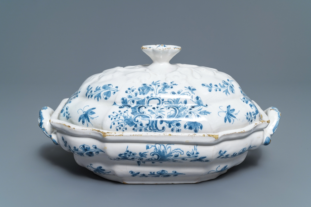 A blue and white Brussels faience tureen and cover, 18th C.