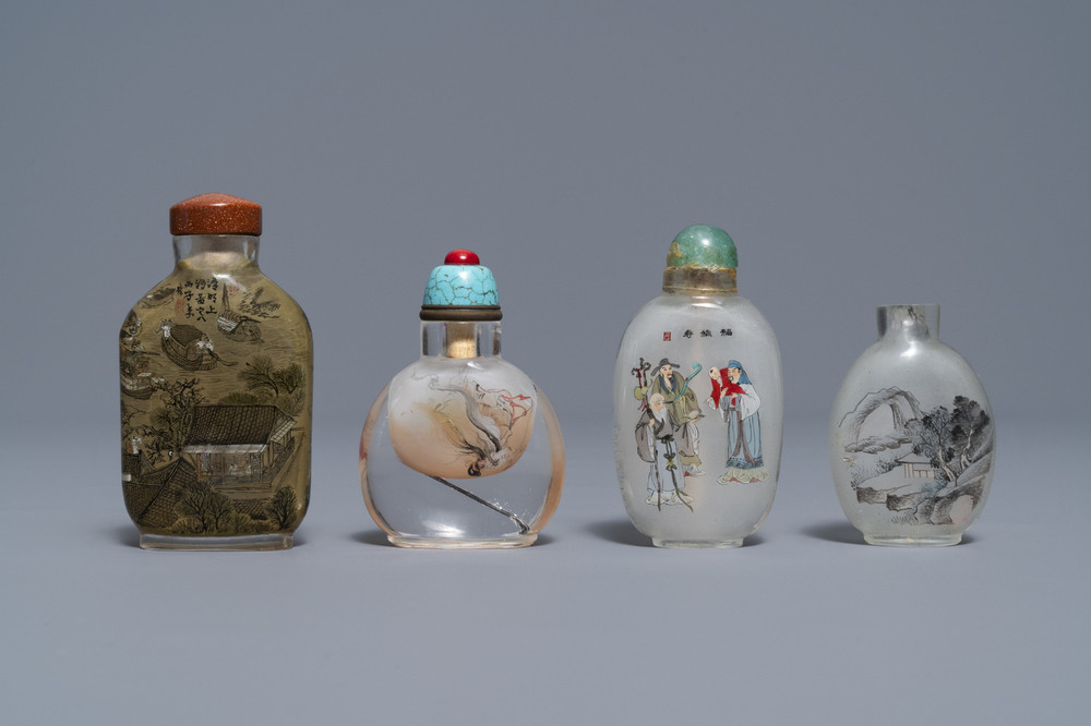 Quatre tabati&egrave;res en verre peinte &agrave; l'int&eacute;rieur, Chine, 19/20&egrave;me