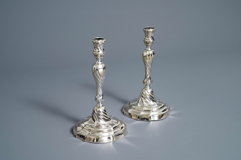 Une paire de bougeoirs en argent, marque de Carel Benninck, Bruges, dat&eacute;e 1778