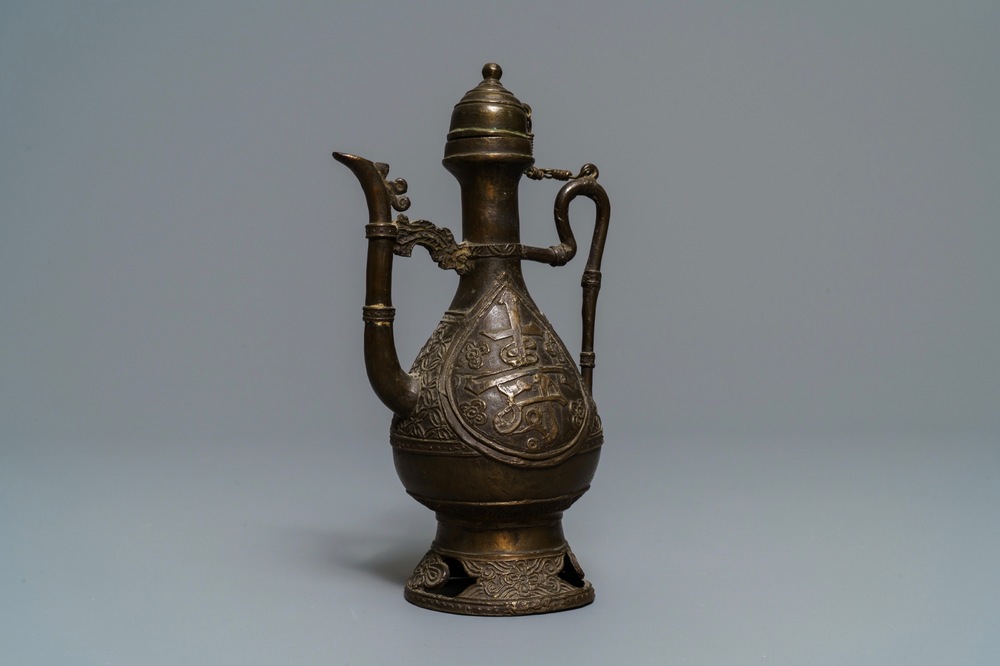 A Chinese bronze ewer for the Islamic market, 17/18th C.