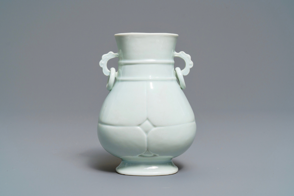 Un vase de forme hu en porcelaine blanc de Chine translucide, marque et &eacute;poque de Yongzheng