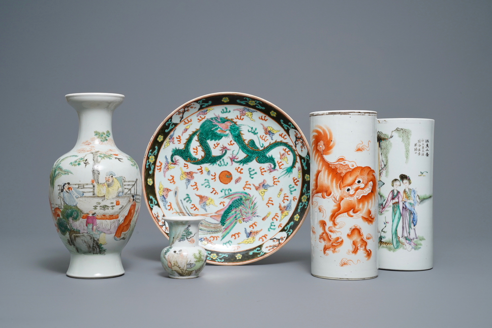 Four Chinese famille rose and qianjiang cai vases and a dish, 19/20th C.