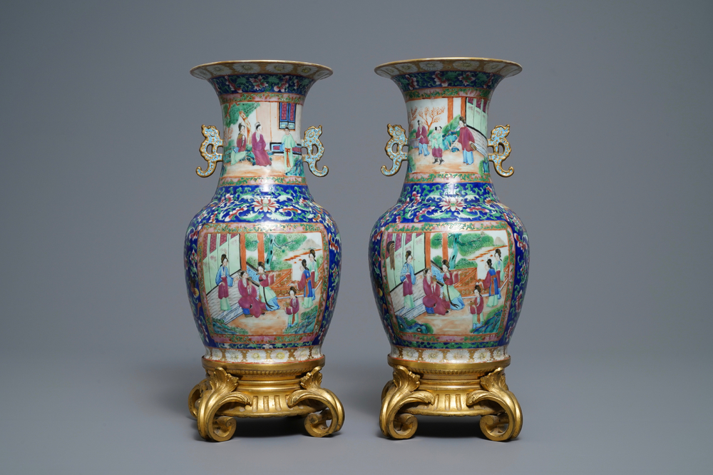 Une paire de vases en porcelaine de Chine famille rose de Canton aux montures en bronze dor&eacute;, 19&egrave;me