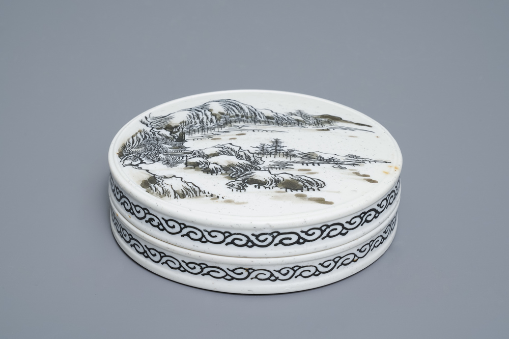 A Chinese biscuit-fired ink stone box and cover, 18/19th C.