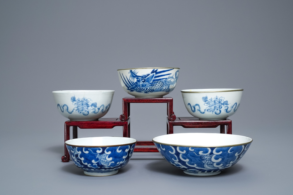 Five Chinese blue and white Vietnamese market 'Bleu de Hue' bowls, 19th C.