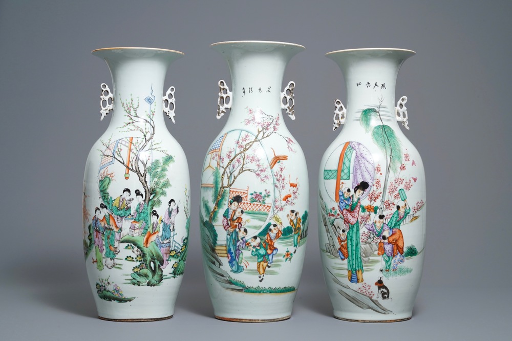 Trois vases en porcelaine de Chine famille rose, 19/20&egrave;me