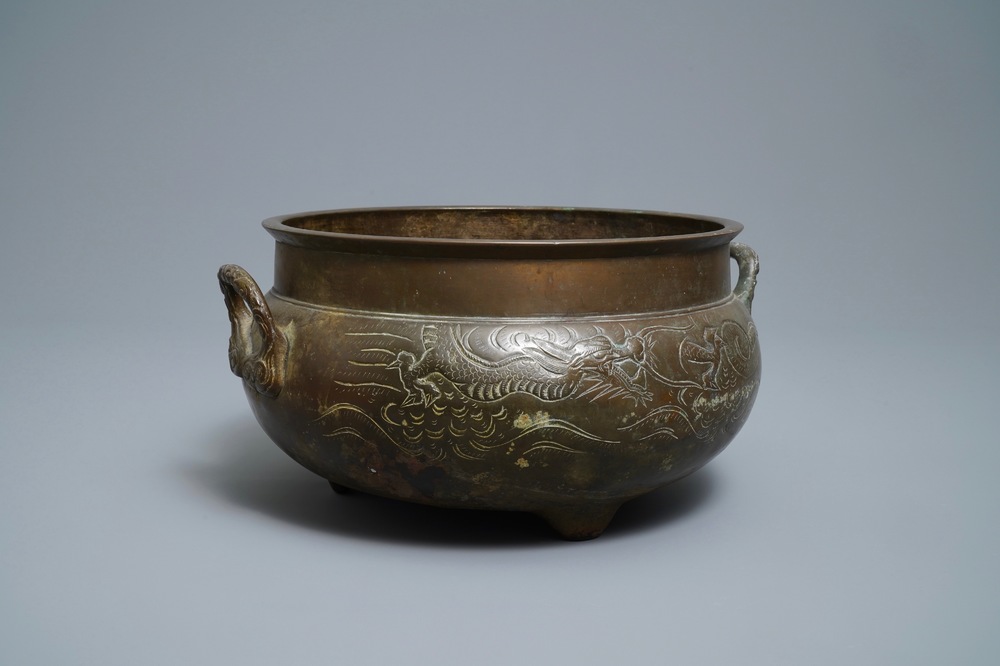 A large Chinese bronze tripod censer with engraved dragons, 19th C.