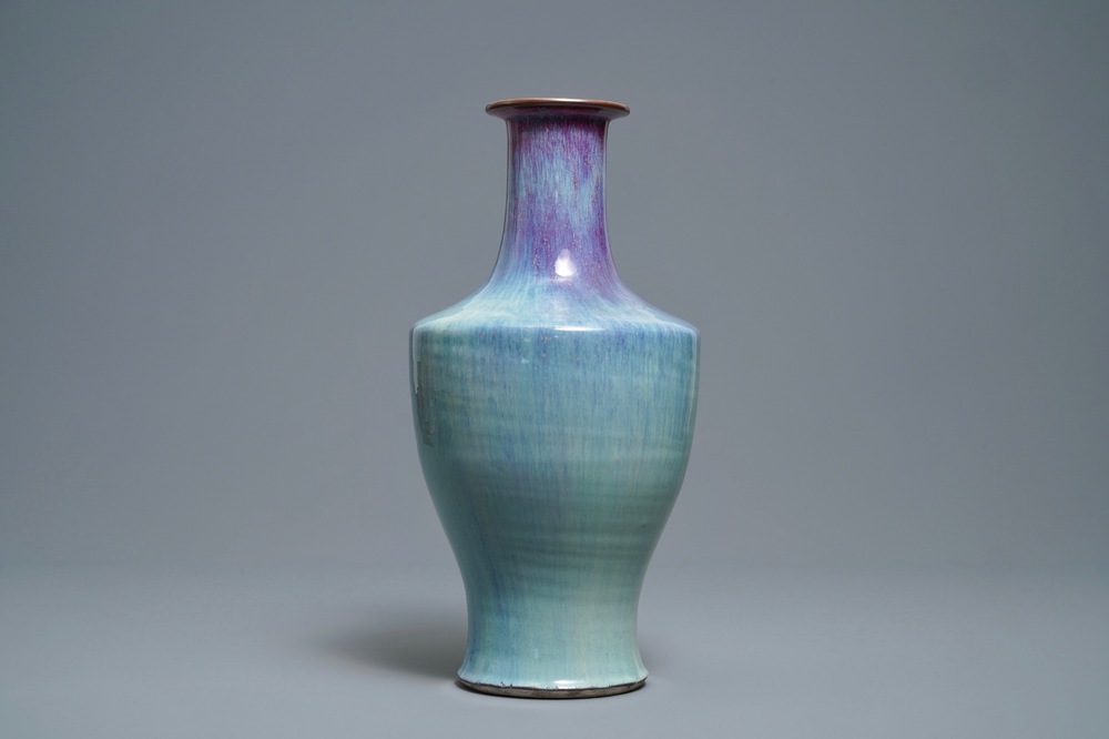 Un vase en porcelaine de Chine &agrave; &eacute;mail flamb&eacute;, Qianlong/Jiaqing