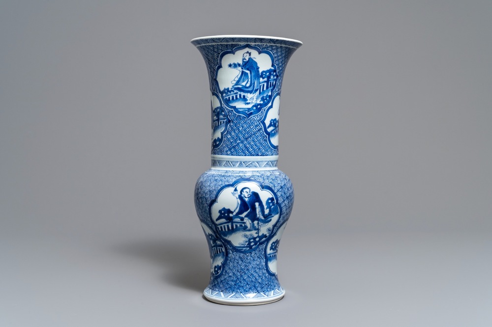 Een Chinese blauw-witte yenyen vaas met onsterfelijken, Kangxi