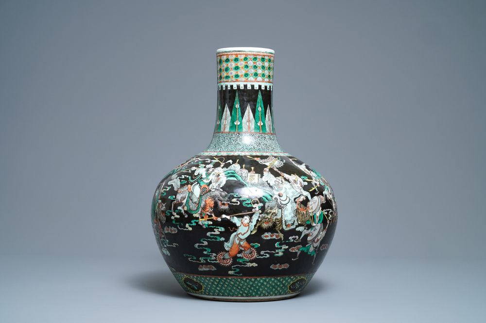 A Chinese famille verte black-ground 'war scene' vase, 19th C.