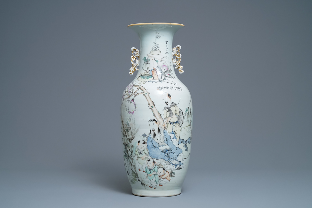 A Chinese qianjiang cai vase with large figures, 19/20th C.