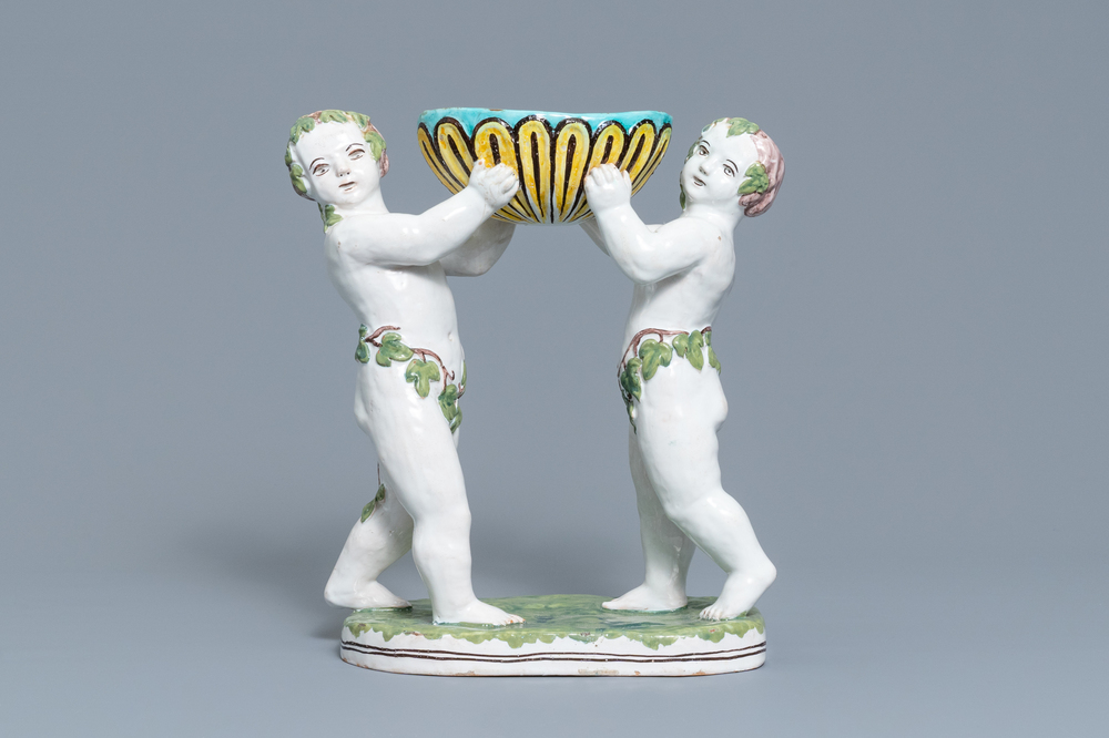 Een polychrome aardewerken groep met twee Bacchusfiguren in Brusselse stijl, Geo Martel, D&egrave;svres, begin 20e eeuw