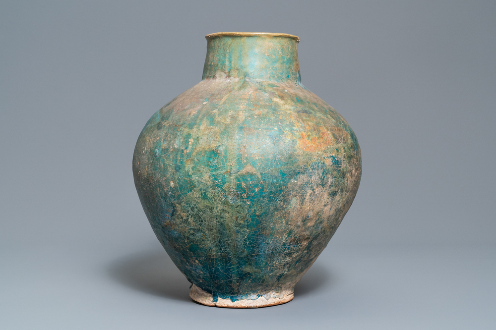 A large Persian turquoise-glazed globular vase, Kashan or Raqqa, 15/16th C.