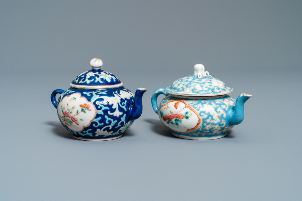 Deux th&eacute;i&egrave;res en porcelaine de Chine famille rose pour le march&eacute; Straits ou Peranakan, 19&egrave;me