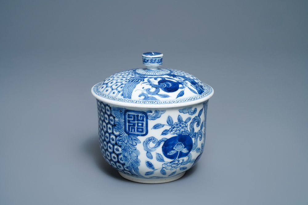 A Chinese blue and white Vietnamese market 'Bleu de Hue' bowl and cover, 19th C.