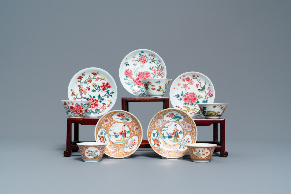 Cinq tasses et soucoupes en porcelaine de Chine famille rose, Yongzheng/Qianlong