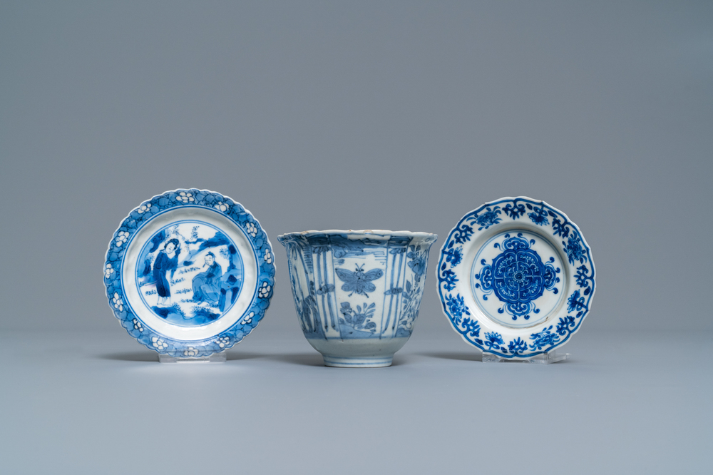 Two small Chinese blue and white plates and a crow cup, Kangxi and Wanli