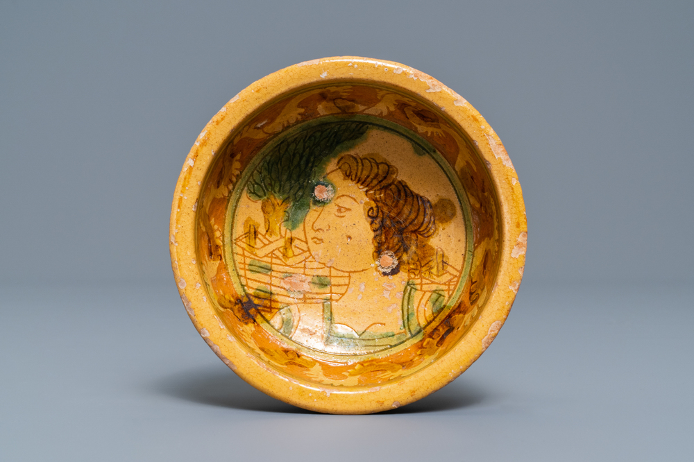 An Italian earthenware sgraffiato tazza with woman's portrait, prob. Ferrara, 15/16th C.